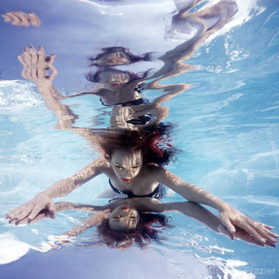 Underwater fashion phtography